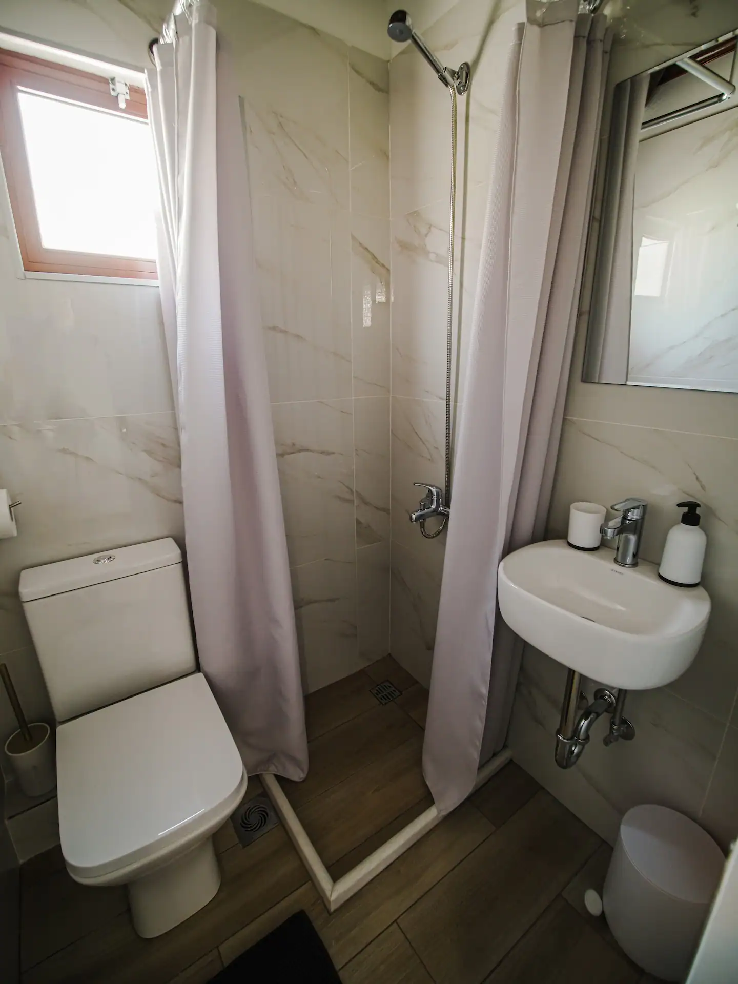 Full bathroom
